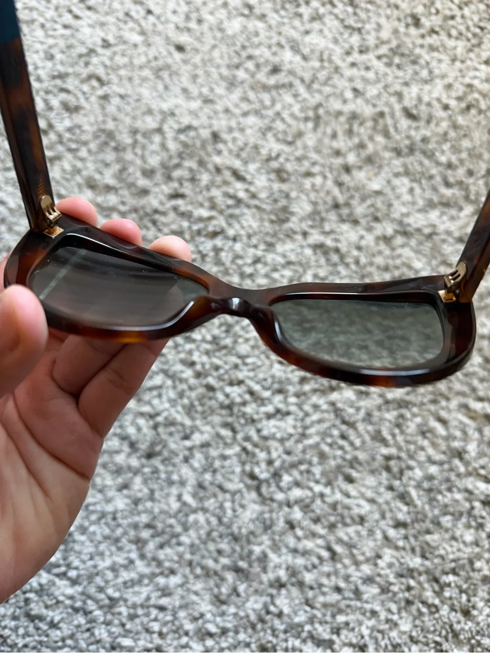 Gucci Cateye Tortoise Sunglasses with Satin Drawstring Pouch